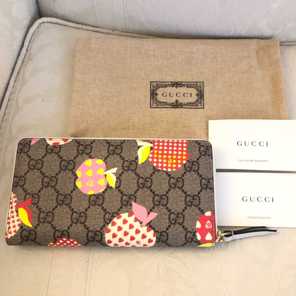 Limited Edition Gucci Guilty Love collection supreme monagram zip around  wallet